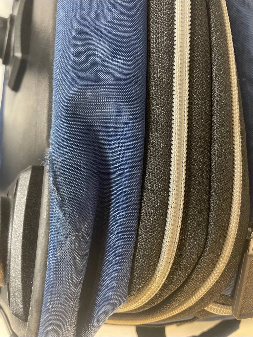 Baggallini Blue Zipsak Boost Spinner Duffle travel camp getaway expandable lite